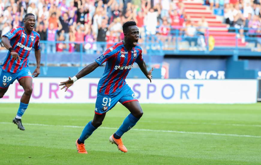 Emmanuel Ntim a égalisé pour le Stade Malherbe Caen d'un superbe geste acrobatique