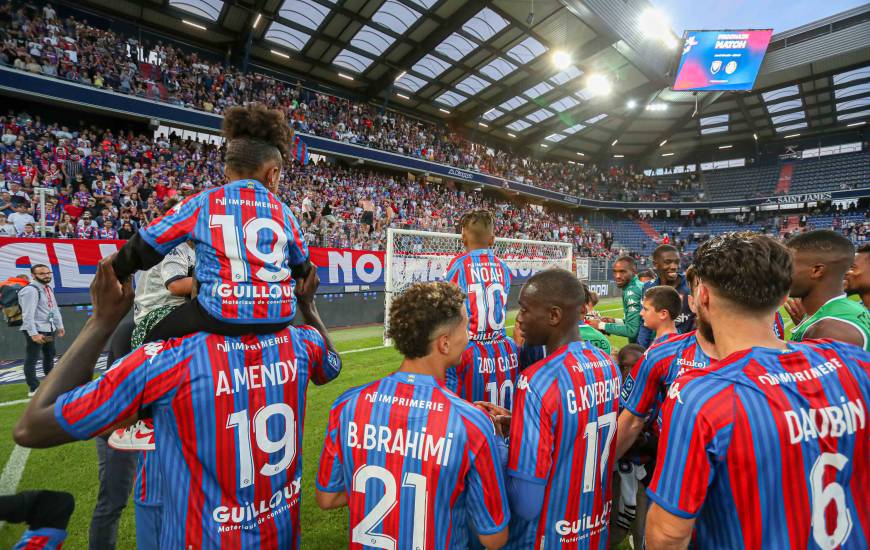 Les Caennais ont fêté la victoire face à Guingamp avec le Malherbe Normandy Kop après la rencontre