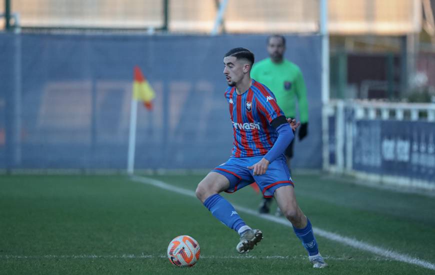 Naël Anouari et l'équipe réserve ont un match important face à l'AS Beauvais samedi après-midi