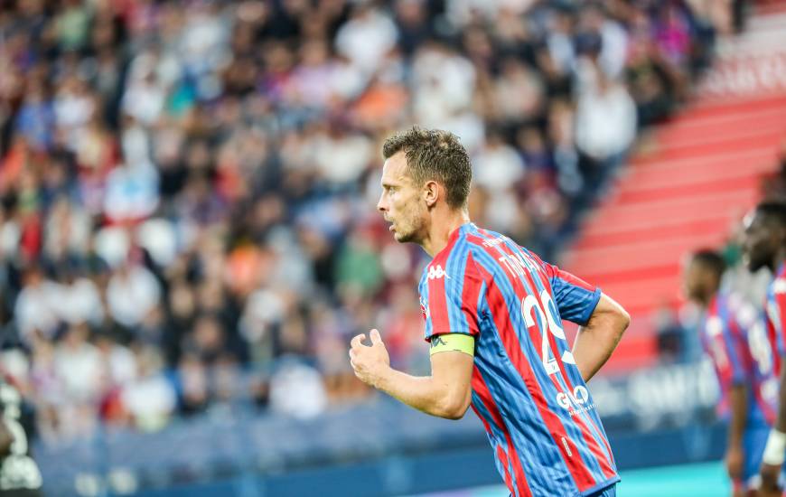 Romain Thomas est le joueur de Ligue 2 BKT qui a remporté le plus de duels aériens cette saison