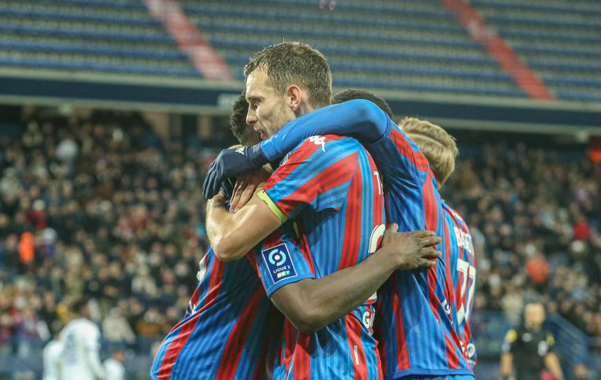 La joie de Romain Thomas et des Caennais après le deuxième but inscrit par Alexandre Mendy hier soir