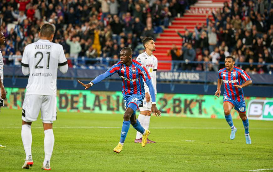 Godson Kyeremeh a ouvert le score d'un geste acrobatique pour le Stade Malherbe Caen