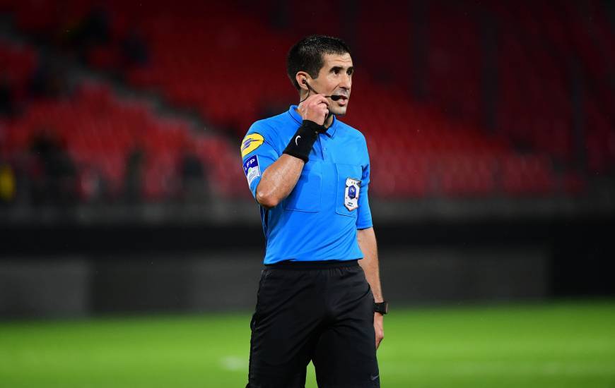 Alexandre Perreau Niel a arbitré le Stade Malherbe Caen en déplacement au Paris FC cette saison