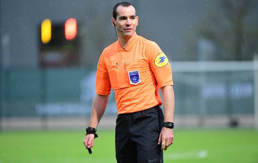 Aurélien Petit va arbitrer pour la première fois de sa carrière au stade Michel d'Ornano