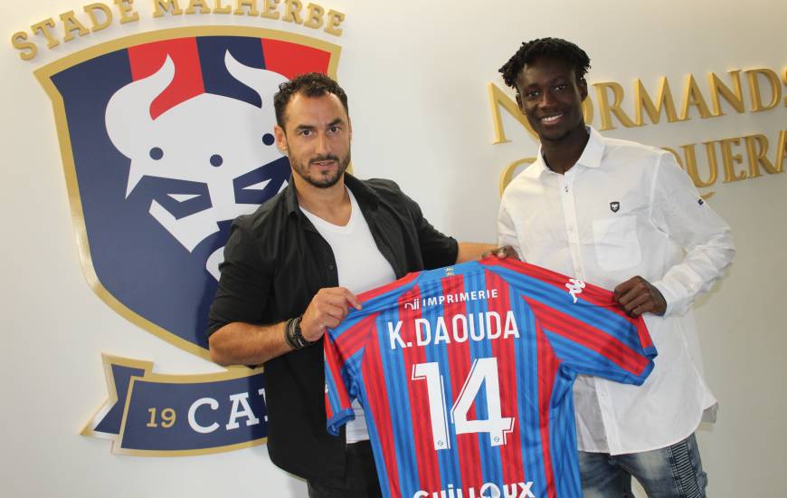 Le jeune milieu ivoirien a signé son premier contrat sous les couleurs du Stade Malherbe Caen