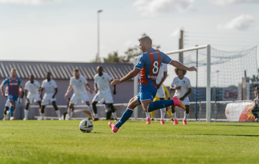 Yoann Court et le Stade Malherbe défieront le Stade Lavallois mercredi sur la pelouse du FC Flers