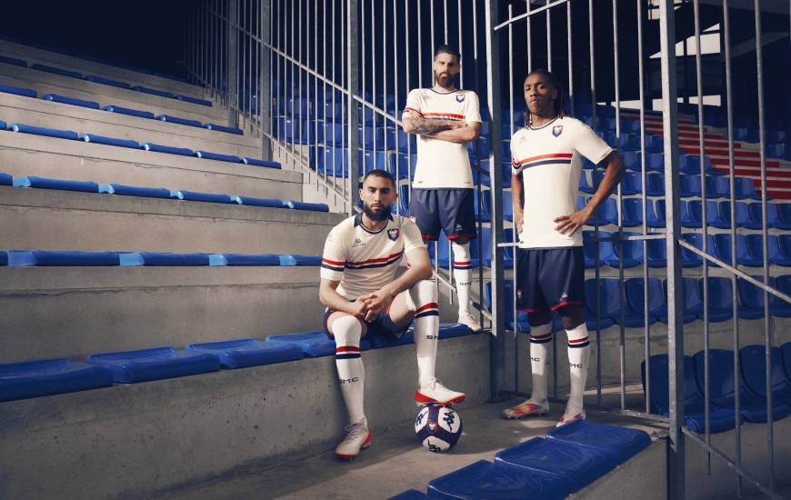 Les joueurs du Stade Malherbe Caen porteront cette tenue collector pour le match des 110 ans samedi face à Auxerre