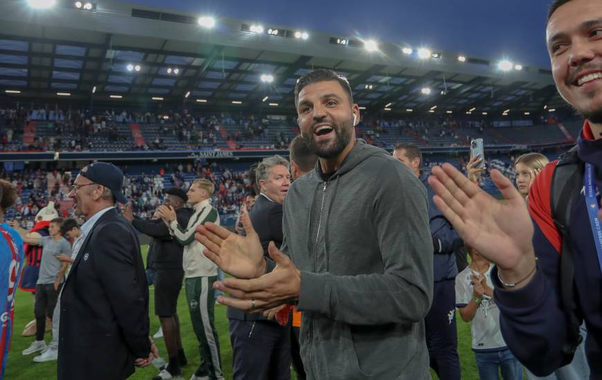 Blessé depuis le début de saison, Syam Ven Youssef effectue sa première dans le groupe en Ligue 2 BKT cette saison