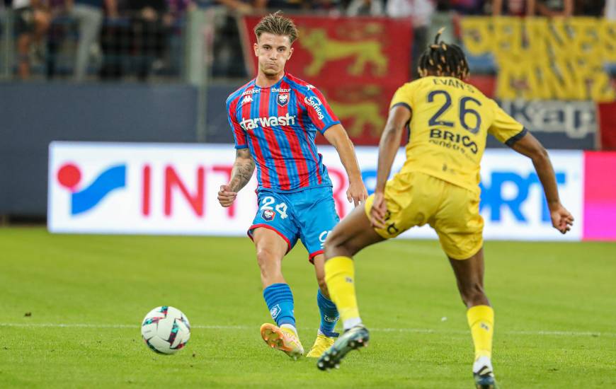 Hugo Vandermersch et le Stade Malherbe Caen débuteront leur saison à domicile avec la réception du Pau FC