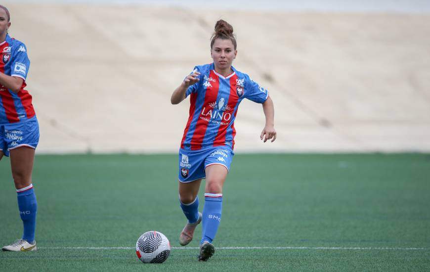 Gladys Celestra a été très intéressante au milieu de terrain pour sa première en match officiel avec le SM Caen