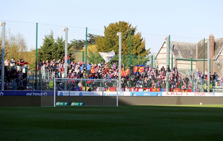 Le Stade Malherbe Caen se déplace sur la pelouse de QRM à la fin du mois de mars