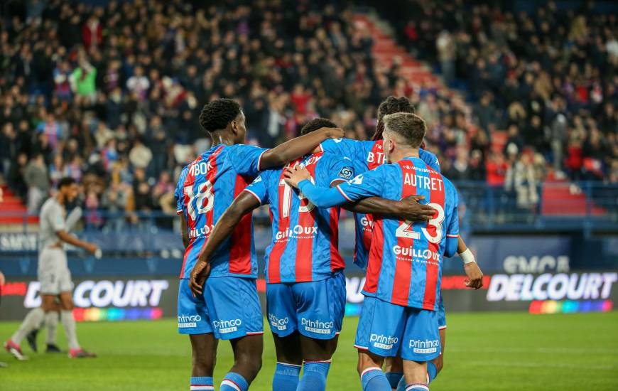 Grâce à un but de Mickaël Le Bihan au bout du temp additionnel, le SM Caen arrach le point du match nul face à QRM 