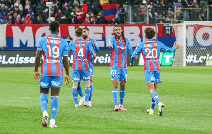 Les maillots portés lors de la victoire face à Angers SCO sont à vendre aux enchères avec notre partenaire MatchWornShirt