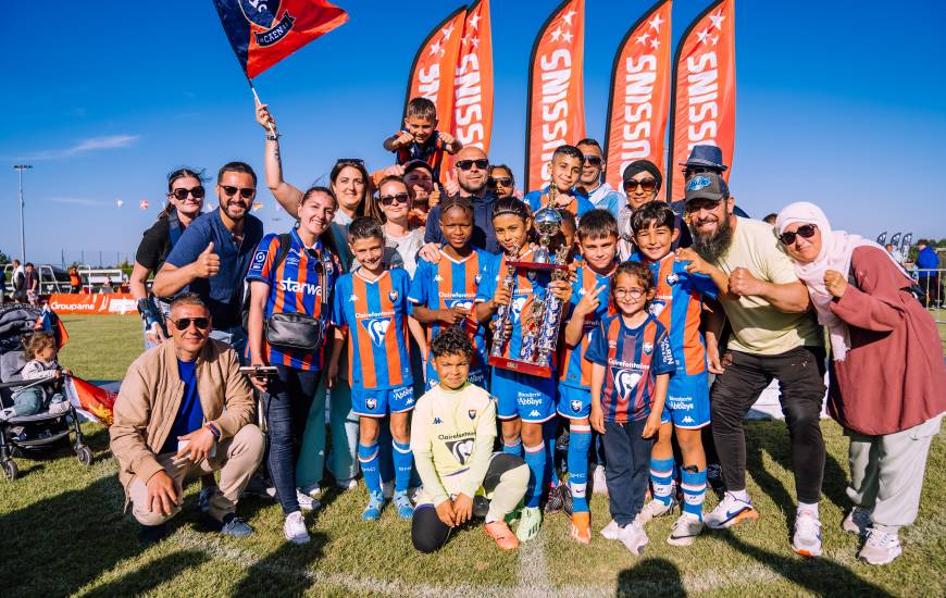 Les jeunes U10 du SM Caen après leur victoire de l'Europoussins