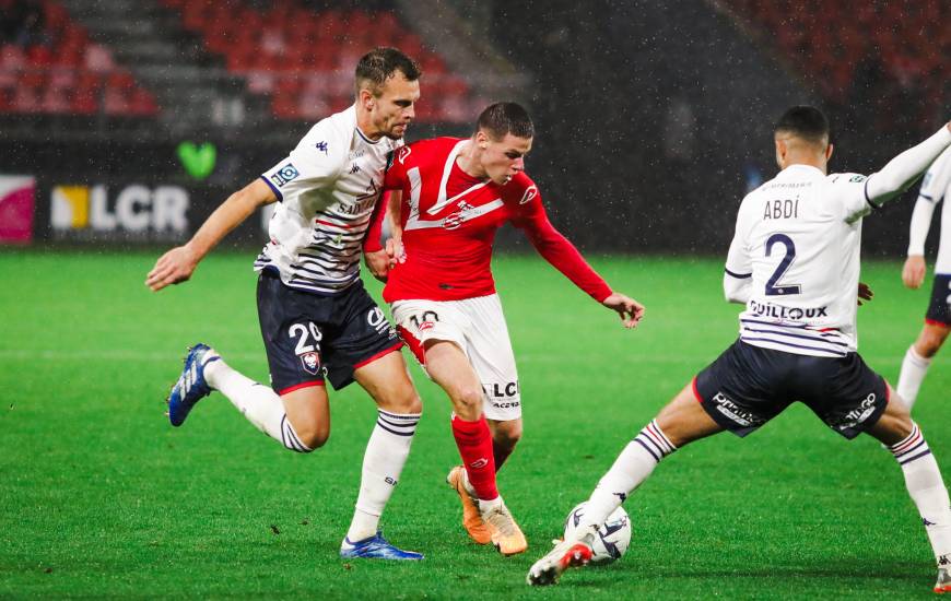 Le Stade Malherbe est revenu de loin dans cette rencontre mal embarquée sur la pelouse de Valenciennes (© VAFC)