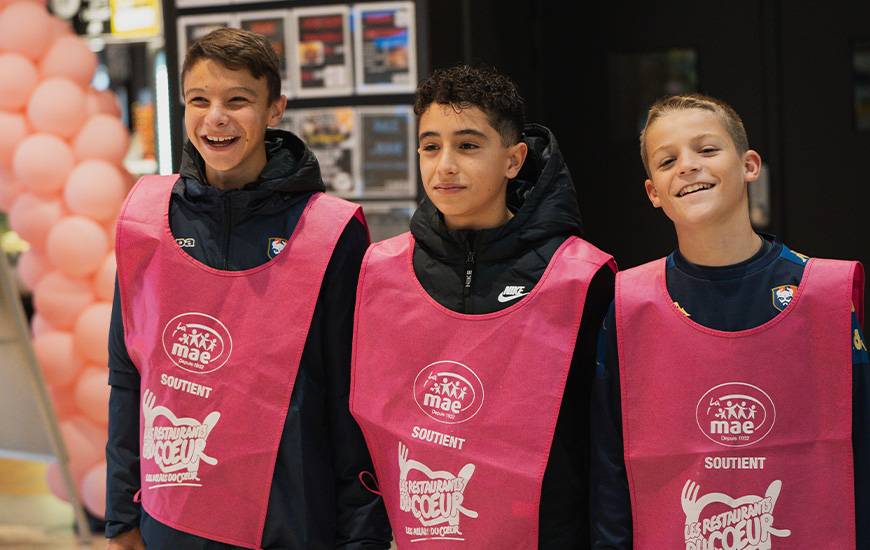 Les jeunes du Stade Malherbe Caen ont pu collecter des denrées dans les grandes surfaces de l'agglomération caennaise