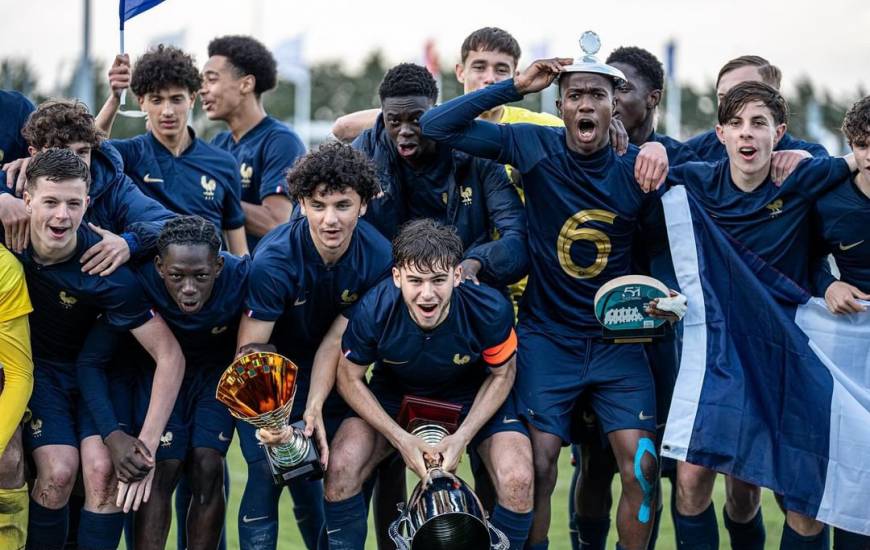 Le joie des U16 français après leur sacre face au Mexique hier au tournoi de Montaigu (© Azure Photographe)