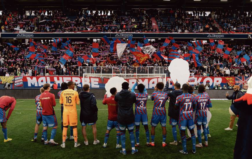 Revivez les dernières rencontres du Stade Malherbe Caen dans l'intimité du groupe professionnel