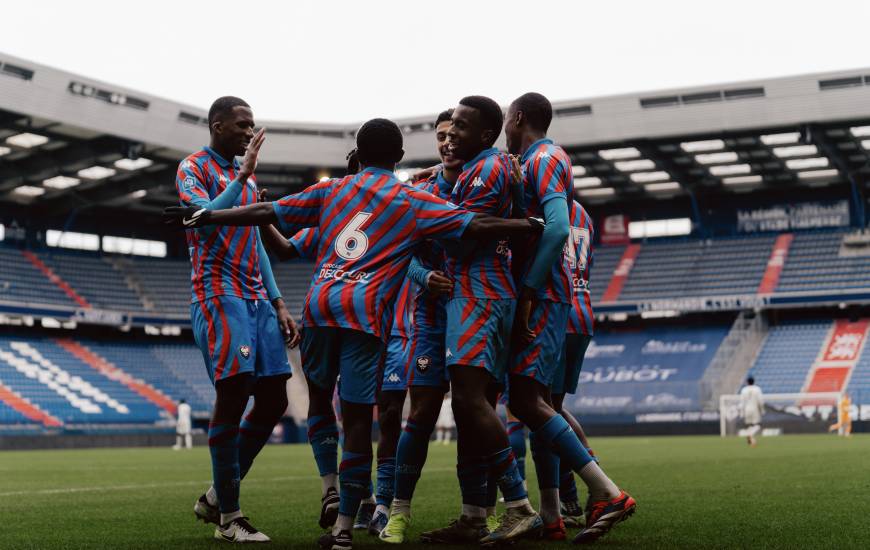 En attendant le résultat de l'AS Monaco face au Paris FC, le SM Caen occupe la première place du classement 