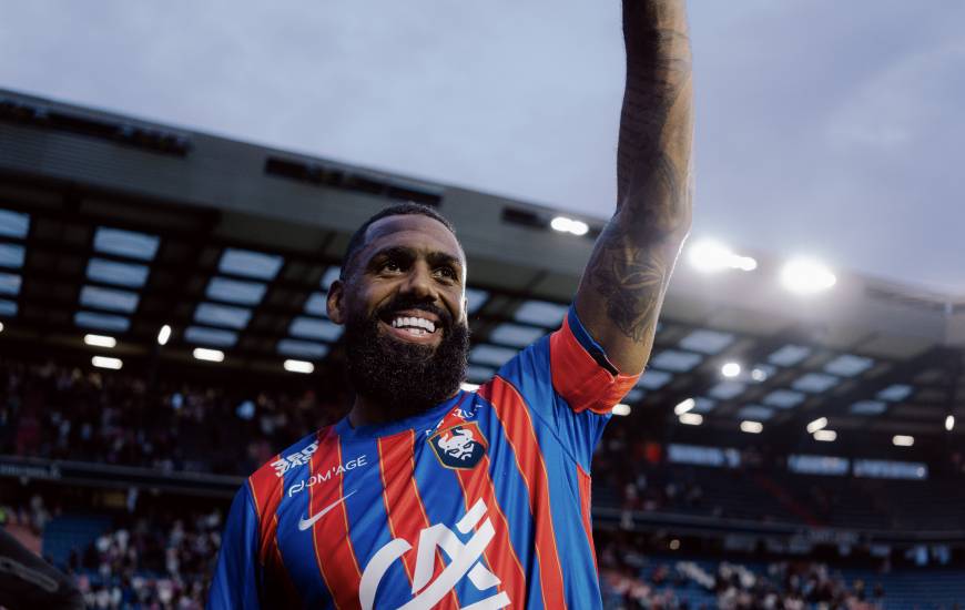 Capitaine du Stade Malherbe Caen, Yann M'Vila a connu plusieurs championnats Européen dans lesquels il a croisé de nombreux joueurs