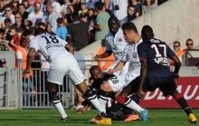 Damien Da Silva au duel lors du match aller face aux Girondins de Bordeaux (1-1).
