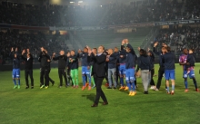 Xavier Gravelaine qui devance les joueurs et le staff lors des célébrations de joie pour le maintien a tenu la barre du SM Caen dans les bons comme dans les mauvais moments.