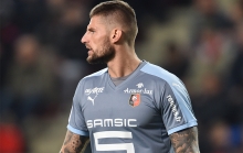 Victime d'une désinsertion du ligament latéral interne lors d'une séance avec l'équipe de France en septembre, Benoît Costil a rapidement retrouvé un niveau international.