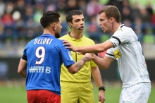 Pilier de la défense du SCO, Romain Thomas, ici, avec Andy Delort lors du match aller, fait partie des éléments angevins sollicités durant ce mercato.