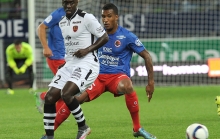 Emmanuel Imorou a dû attendre sa 36e apparition en L1 pour inscrire son premier but. Sur une offrande de Dennis Appiah, le latéral gauche avait offert le break au SMC.
