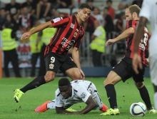 A l'image de Jeff Louis qui disputait ses premières minutes sous le maillot "Bleu et Rouge", le Stade Malherbe est tombé pour la première fois sur la pelouse de l'Allianz Riviera.