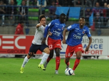 Non retenu dans le groupe caennais depuis le déplacement à Lorient, Jordan Nkololo, ici aux côtés de Dennis Appiah, effectue son retour dans les "18".