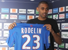 Ronny Rodelin, neuvième recrue du mercato estival du Stade Malherbe, portera le n°23 avec les "Bleu et Rouge"