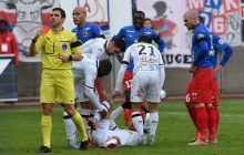 32'. Pour un tacle non maîtrisé sur Billy Ketkeophomphone, l'arbitre expulse Alaeddine Yahia. Malgré cette infériorité numérique, les Caennais préserveront leur cage inviolée.