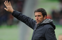 Malgré les debuts compliqués de son club en Ligue 1, Thierry Laurey, le coach du Gazélec Ajaccio, ne s'inquiète pas encore particulièrement.