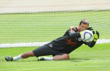 Si Louis Deschateaux figure pour la première fois dans le groupe professionnel, c'est bien Rémy Vercoutre qui disputera les 90' dans les cages caennaises.