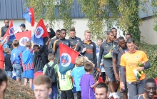 Les jeunes pousses de l'ASPTT Caen ont réservé une haie d'honneur aux joueurs de Patrice Garande à leur arrivée au stade Victor-Vindé.