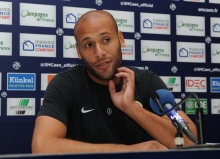 Forfait contre Lyon à cause d'un coup reçu au mollet à 48 heures du match, Alaeddine Yahia retrouve le groupe caennais. Le Tunisien devrait composer la charnière centrale avec son compatriote Syam Ben Youssef.