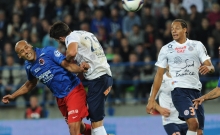 Laissé sur le banc à Lorient pour éviter de jouer sur le synthétique du Moustoir, Alaeddine Yahia pourrait retrouver une place en charnière centrale.