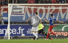 Après avoir touché le poteau et vu son ciseau retourné repoussé par Rémy Vercoutre, Zlatan Ibrahimovic a doublé la mise d'une reprise des 20 mètres flashée à 97 km/heure.