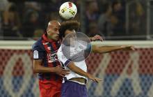 Les deux face-à-face ratés de Martin Braithwaite, ici, à la lutte dans un duel aérien avec Alaeddine Yahia, constituent un des tournants de cette confrontation.