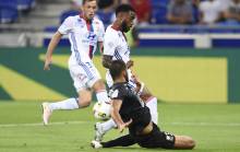 Pour Syam Ben Youssef, auteur, ici, d'un magnifique retour dans les pieds d'Alexandre Lacazette, le beau jeu n'est pas toujours compatible avec le haut niveau en défense. 