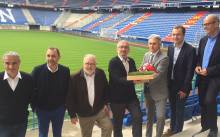 Alain Cavéglia, directeur sportif, Xavier Gravelaine, directeur général, Jean-Paul Saison, membre du directoire, Jean-François Fortin, président du SMC, Joël Bruneau, Maire de Caen, Aristide Olivier, maire-adjoint chargé des sports, et François Maurey, membre du directoire, étaient présents lors de la cérémonie organisée à d'Ornano.