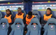 Retenu à plusieurs reprises dans le groupe de Patrice Garande en Ligue 1, Durel Avounou - ici, sur le banc caennais, avec Pape Sané, Romain Genevois et Jordan Tell - a été convoqué en équipe nationale du Congo.