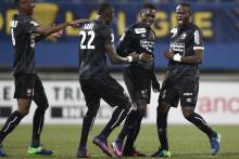 Double buteur il y a trois jours, JV Makengo, félicité, ici, par Jordan Nkololo, Pape Sané et Ismaël Diomandé, pourrait enchaîner une deuxième titularisation consécutive à Nancy.