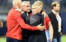 Au coup de sifflet final, Patrice Garande communie avec son staff et Alain Cavéglia, le directeur sportif du Stade Malherbe.