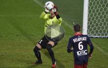 85'. Sur une reprise de volée de Lucas Tousart quasiment à bout portant, Rémy Vercoutre détourne du bout des gants le ballon sur sa transversale, préservant le succès du SMC.