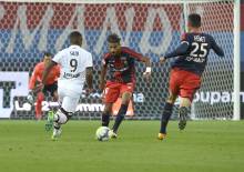 En récupérant le ballon dans le camp dijonnais, Youssef Aït Bennasser se trouve à l'origine de l'action ayant amené le penalty provoqué par Ivan Santini.