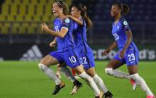 Pour la deuxième fois de leur histoire, les Bleues évolueront au stade Michel-d'Ornano. En avril 2012, l'équipe de France féminine avait écrasé le Pays de Galles 4-0 à Caen dans le cadre des éliminatoires de l'Euro 2013.