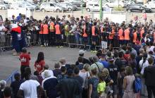 Après leur séance d'entraînement en public, les Caennais sont sortis sur l'esplanade de d'Ornano pour signer des autographes et prendre des photos avec leurs fans.