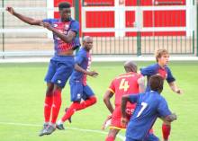 Brice Tutu a inscrit le premier but de la rencontre, l'attaquant de l'équipe réserve est aussi entré en jeu 30 minutes le lendemain avec l'équipe professionnelle face à l'EA Guingamp